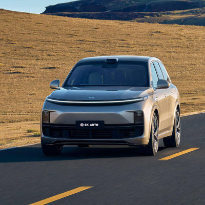 Li Auto Inc.は家族のための李L8、6座席、大きい優れたスマートなSUVおよびビジネスのベールを取る