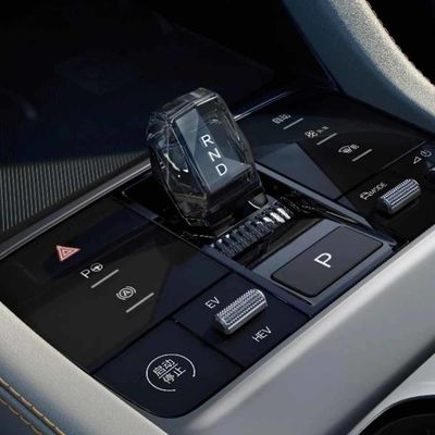2024年 新エネルギー電気自動車ハイブリッド 5人乗りSUV フラグシップ505km