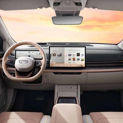 家族のためのGeelyの幾何学M6の普通サイズSUV 150km/H 5のドア5 Seaterは移動する