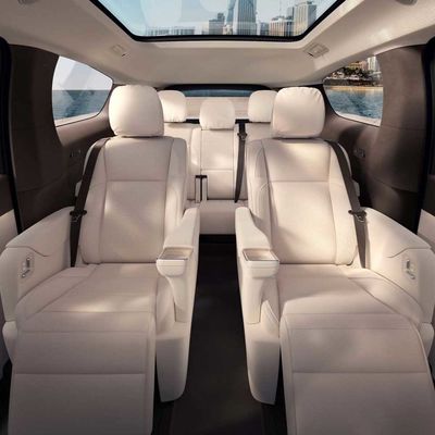 デラックス7人乗りビジネスMPV ロングレンジ デュアルモーター4WD 純電気自動車 リシアン メガレンジ 710km
