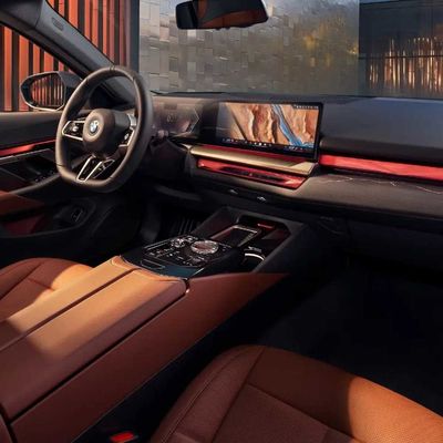 2024年新モデル 最近発売されたBMW i5電動車 大型セダン eDrive 35L 純電動 286hp