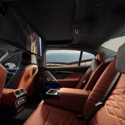 2024年新モデル 最近発売されたBMW i5電動車 大型セダン eDrive 35L 純電動 286hp