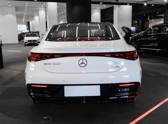 メルセデス EQE 4MATIC 電動セダン 96.1 KWh トルナーリチウムバッテリーと0.62時間の充電 255/45 R19
