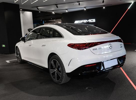 メルセデス EQE 4MATIC 電動セダン 96.1 KWh トルナーリチウムバッテリーと0.62時間の充電 255/45 R19