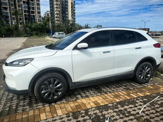 中古 400km 160kW 電動SUV ウェルトマイスター 中古 車 状態良好 走行距離が少ない 黒
