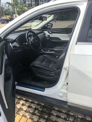 中古 400km 160kW 電動SUV ウェルトマイスター 中古 車 状態良好 走行距離が少ない 黒