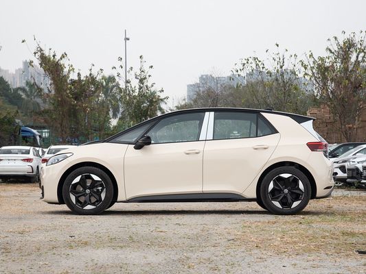 451kmの走行距離 フォルクスワーゲン EV ID3 電動車 フォアトレイン 2025 新型 急速充電電動車 屋根付き 税抜電気車