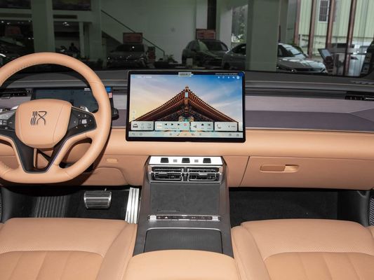 モデル 車両 601km 走行距離 83.2kWh バッテリー容量 AWD 急速充電 陽台 屋根 高電圧構造 家族にとって快適