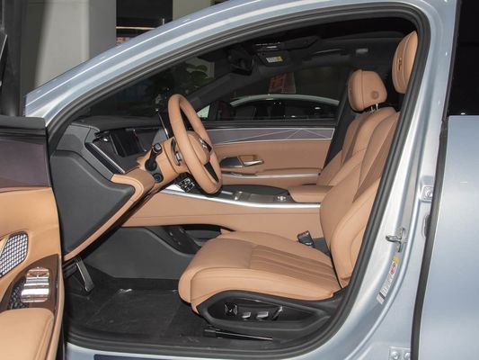 モデル 車両 601km 走行距離 83.2kWh バッテリー容量 AWD 急速充電 陽台 屋根 高電圧構造 家族にとって快適