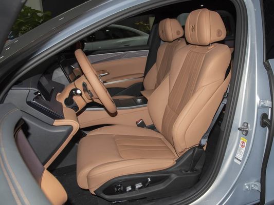 モデル 車両 601km 走行距離 83.2kWh バッテリー容量 AWD 急速充電 陽台 屋根 高電圧構造 家族にとって快適
