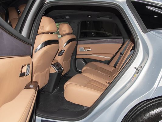 モデル 車両 601km 走行距離 83.2kWh バッテリー容量 AWD 急速充電 陽台 屋根 高電圧構造 家族にとって快適