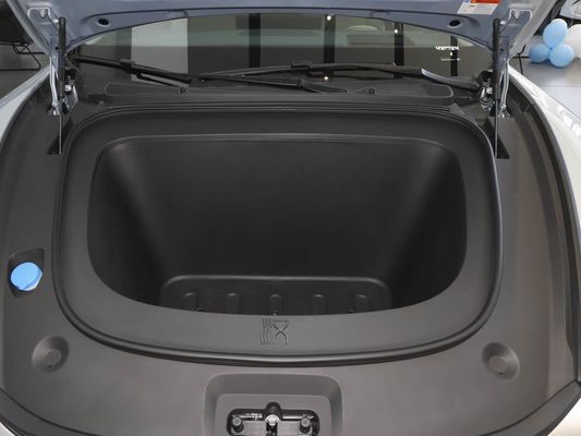 モデル 車両 601km 走行距離 83.2kWh バッテリー容量 AWD 急速充電 陽台 屋根 高電圧構造 家族にとって快適