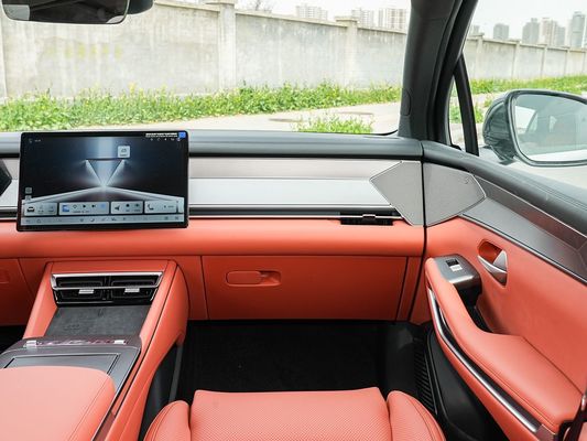 2025 BYD パフォーマンスのための新型電気自動車 Tang L 810kW パワー AWD 急速充電 1000w/h 600km 走行距離 長距離 7席 屋根付き