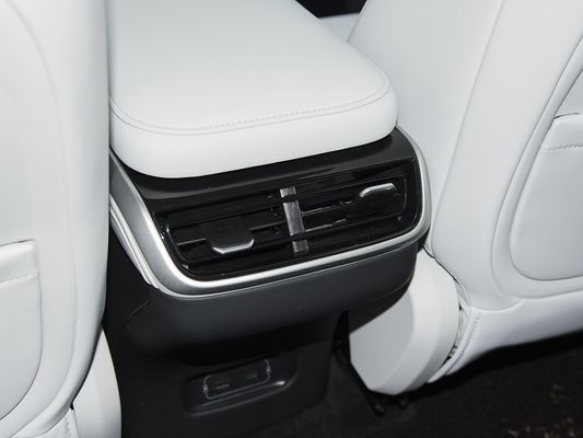 2025 Xpeng G9 全電動SUV 93.1kWh バッテリー容量 423kW マックスモーターパワー 680km 長距離,太陽屋根付き高速充電
