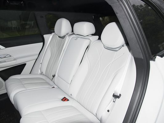 2025 Xpeng G9 全電動SUV 93.1kWh バッテリー容量 423kW マックスモーターパワー 680km 長距離,太陽屋根付き高速充電