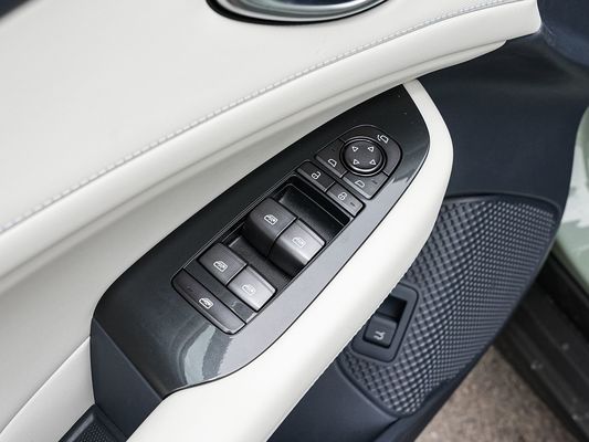 2025 BYD 電気自動車シール 06GT 0.33 Hrs の急速充電時間とパフォーマンス ロングレンジ 550KM 家族のための太陽屋根付きの大きなバッテリー