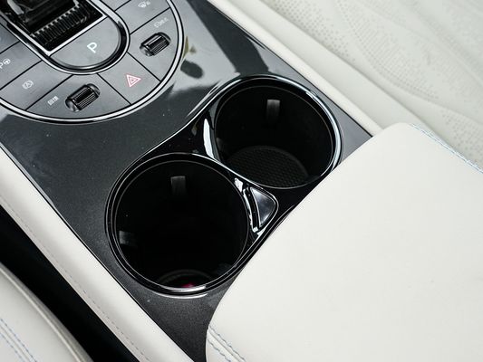 2025 BYD 電気自動車シール 06GT 0.33 Hrs の急速充電時間とパフォーマンス ロングレンジ 550KM 家族のための太陽屋根付きの大きなバッテリー