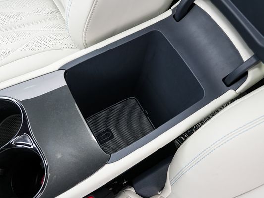 2025 BYD 電気自動車シール 06GT 0.33 Hrs の急速充電時間とパフォーマンス ロングレンジ 550KM 家族のための太陽屋根付きの大きなバッテリー