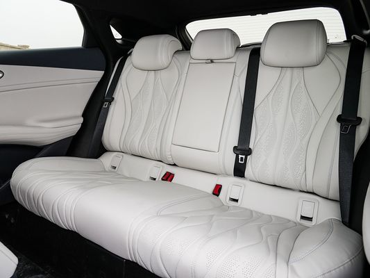 2025 BYD 電気自動車シール 06GT 0.33 Hrs の急速充電時間とパフォーマンス ロングレンジ 550KM 家族のための太陽屋根付きの大きなバッテリー
