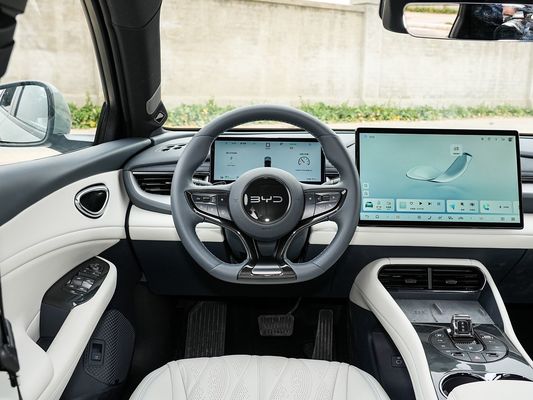 2025 BYD 電気自動車シール 06GT 0.33 Hrs の急速充電時間とパフォーマンス ロングレンジ 550KM 家族のための太陽屋根付きの大きなバッテリー