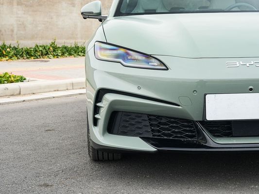 2025 BYD 電気自動車シール 06GT 0.33 Hrs の急速充電時間とパフォーマンス ロングレンジ 550KM 家族のための太陽屋根付きの大きなバッテリー
