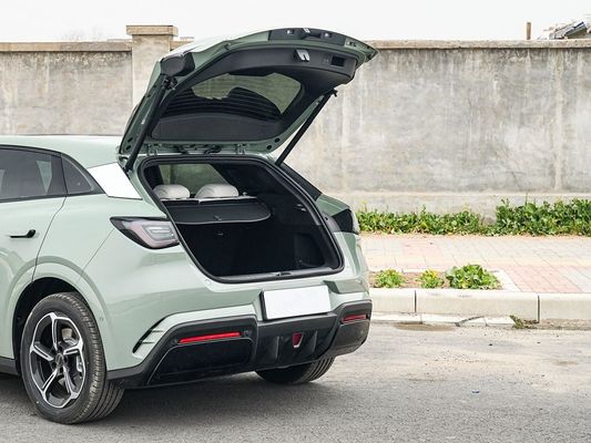 2025 BYD 電気自動車シール 06GT 0.33 Hrs の急速充電時間とパフォーマンス ロングレンジ 550KM 家族のための太陽屋根付きの大きなバッテリー