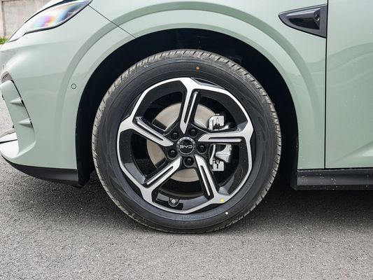 2025 BYD 電気自動車シール 06GT 0.33 Hrs の急速充電時間とパフォーマンス ロングレンジ 550KM 家族のための太陽屋根付きの大きなバッテリー