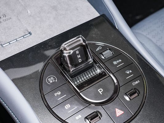 2025 BYD 電気自動車シール 06GT 0.33 Hrs の急速充電時間とパフォーマンス ロングレンジ 550KM 家族のための太陽屋根付きの大きなバッテリー