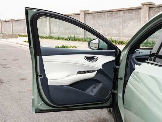 2025 BYD 電気自動車シール 06GT 0.33 Hrs の急速充電時間とパフォーマンス ロングレンジ 550KM 家族のための太陽屋根付きの大きなバッテリー
